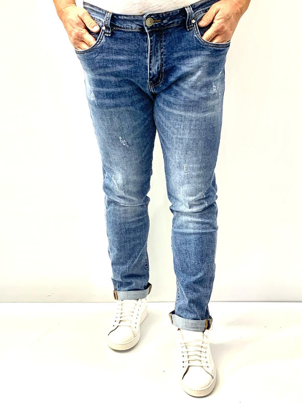 Jeans 2.0 chiaro con risvolto e microrotture